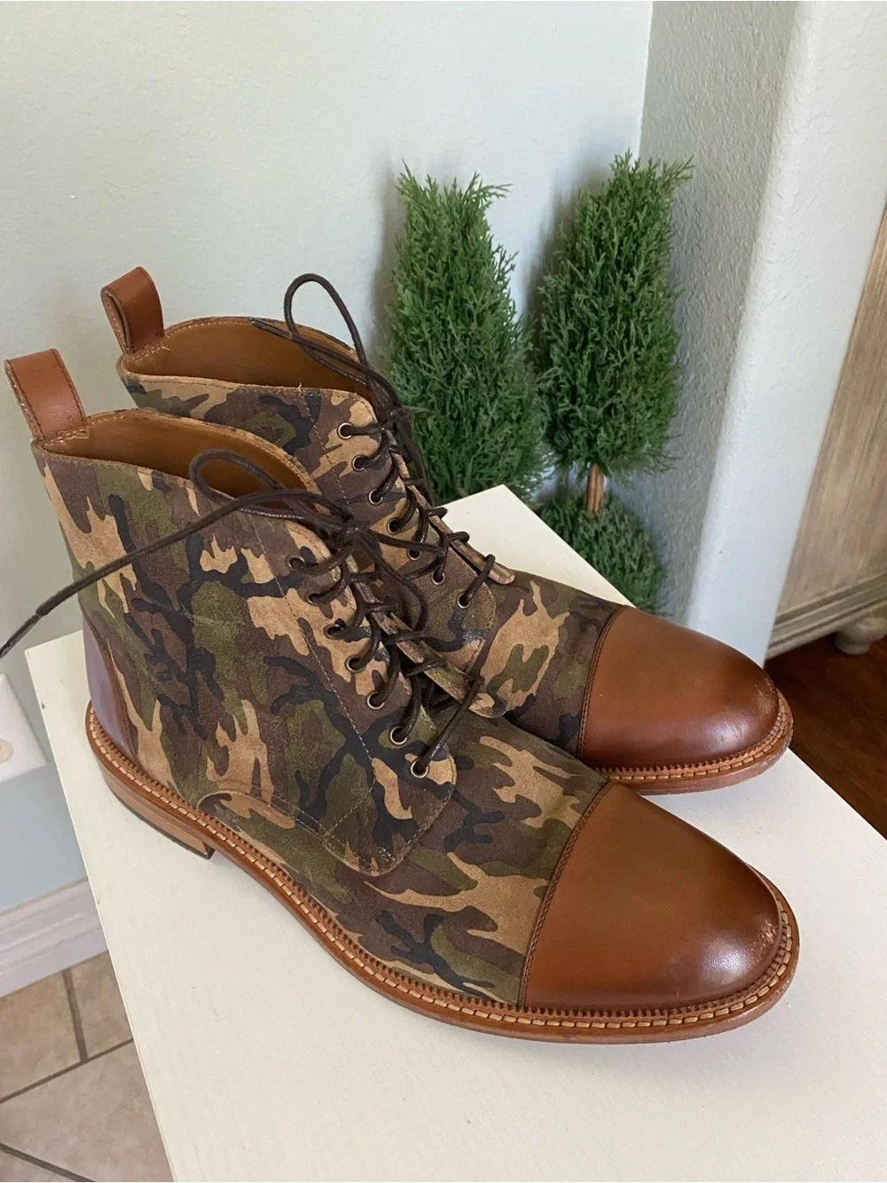 Taft Troy Boots in a camouflage fabric  size 10